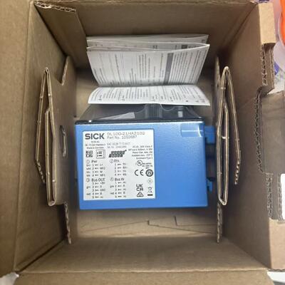 সিক ডিএল১০০-২১এইচএ২১০২ ইনডোর রিফ্লেক্টো ডিসটেন্স সেন্সর, ০.১ মিমি রেজোলিউশন সহ